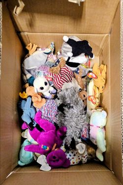 Lot of Ty Beanie Babies and Plush Toys