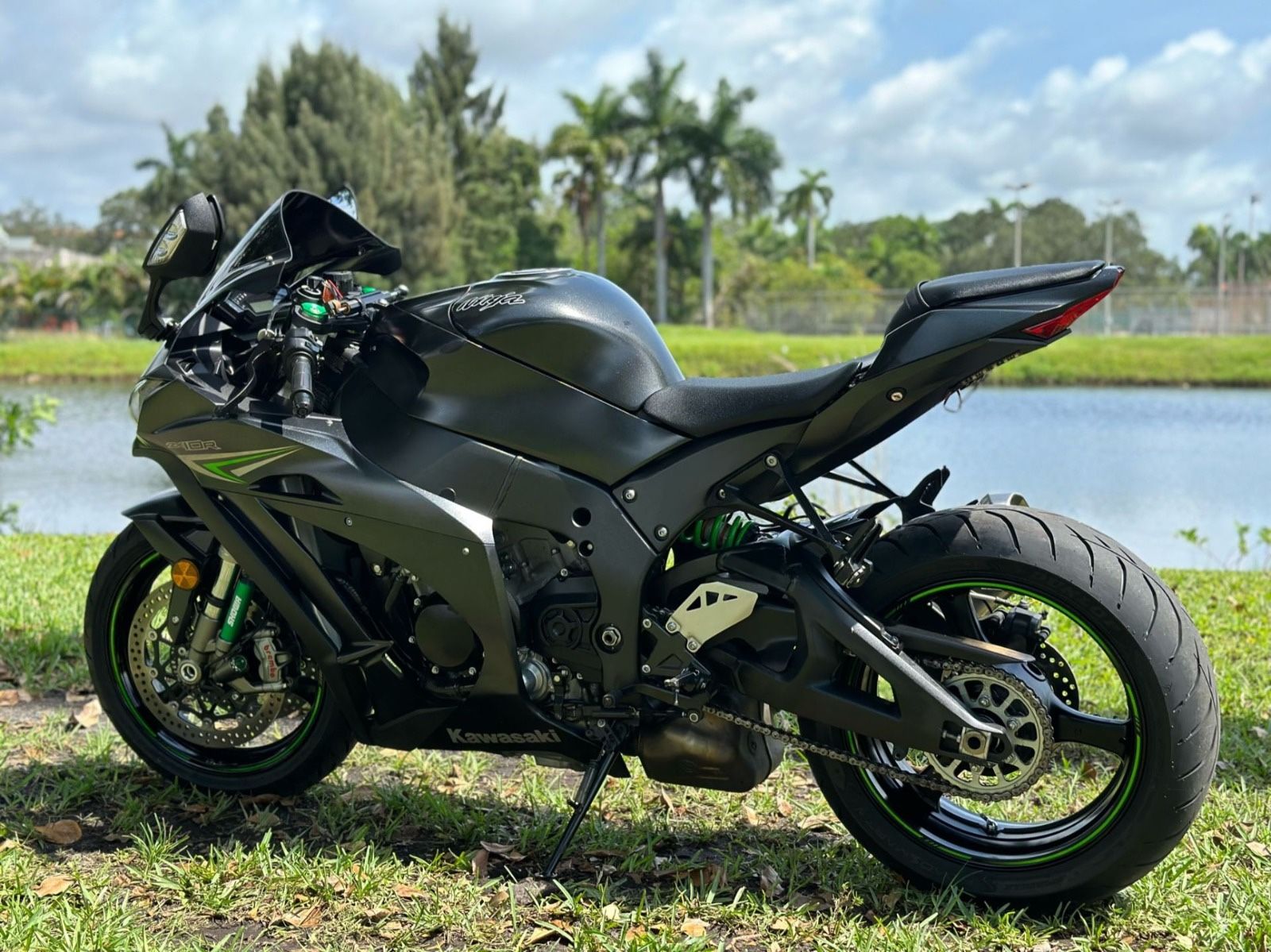 2016 KAWASAKI NINJA ZX10R for Sale in Sunny Isles Beach, FL OfferUp