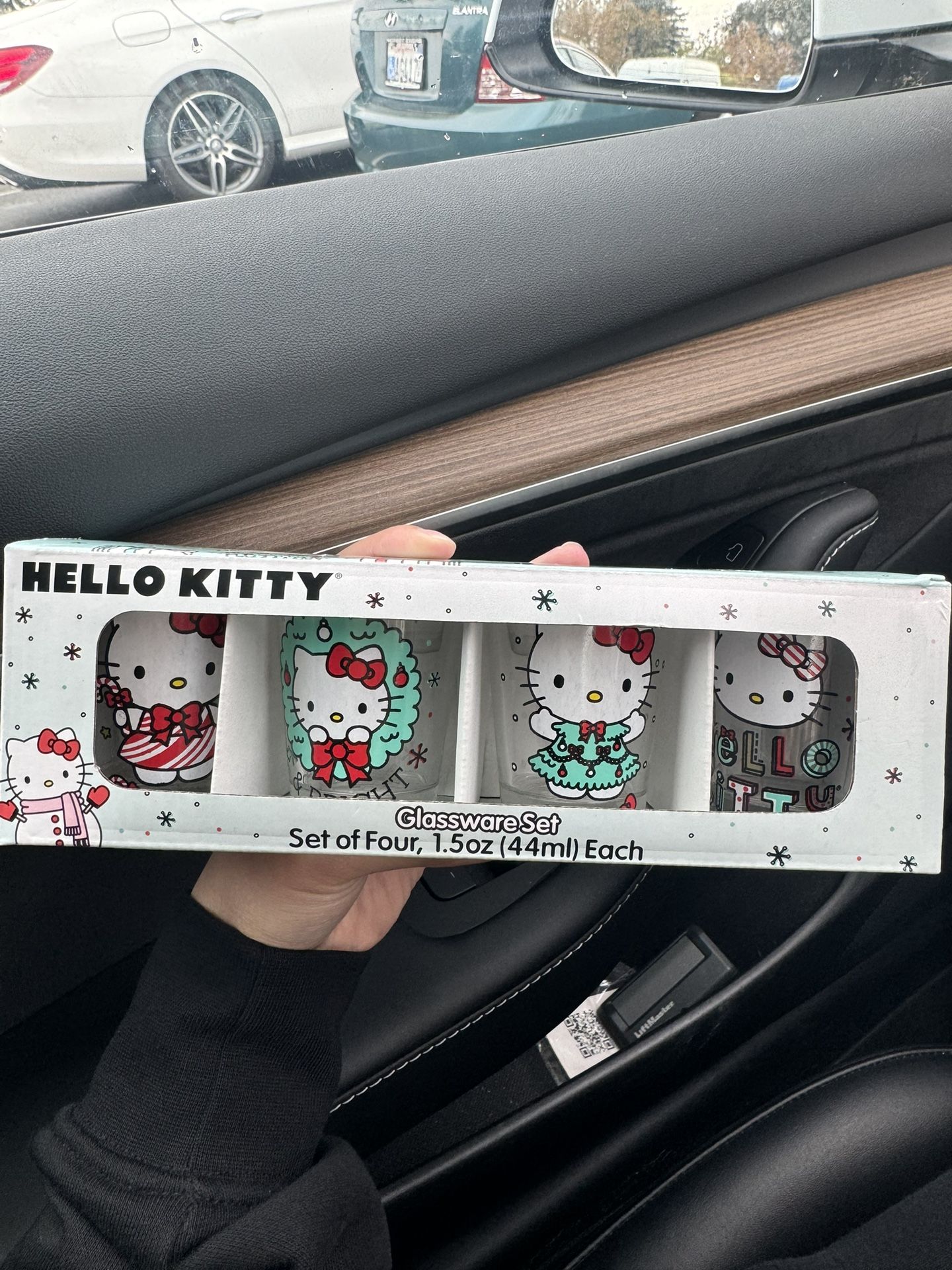 Hello Kitty Glassware Set