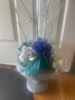 Beautiful plastic arrangement frowers in a nice plastic basket