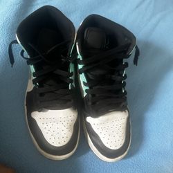 Jordan 1 Mid Tropical Twist 