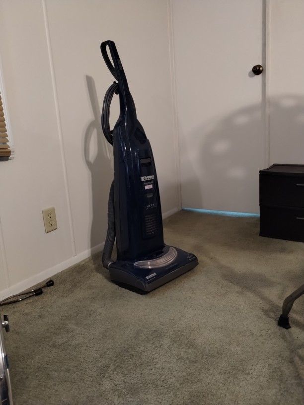 Kenmore Upright , Progressive Vacuum, With Light.