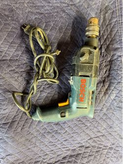 BOSH HEAVY DUTY HAMMER DRILL. GREAT TO DRILL INTO CONCRETE, METAL OR WOOD.$40.00 OR BEST OFFER.