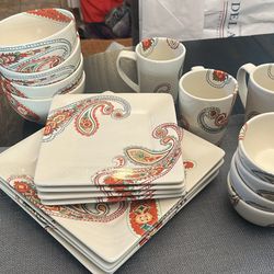 Dishware Set