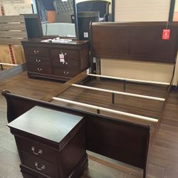 New Four Piece Queen Bedroom Set Queen Bed Frame Dresser Mirror And Nightstand All Solid Wood