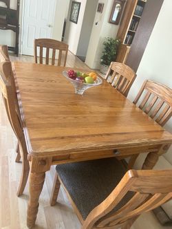dinner table oak solid wood great condition