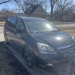 2006 Honda odyssey touring.
