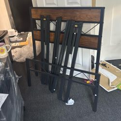 Free Twin Bed Whit Mattress 