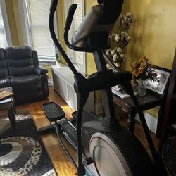ProForm Endurance 520E Elliptical – Excellent Condition