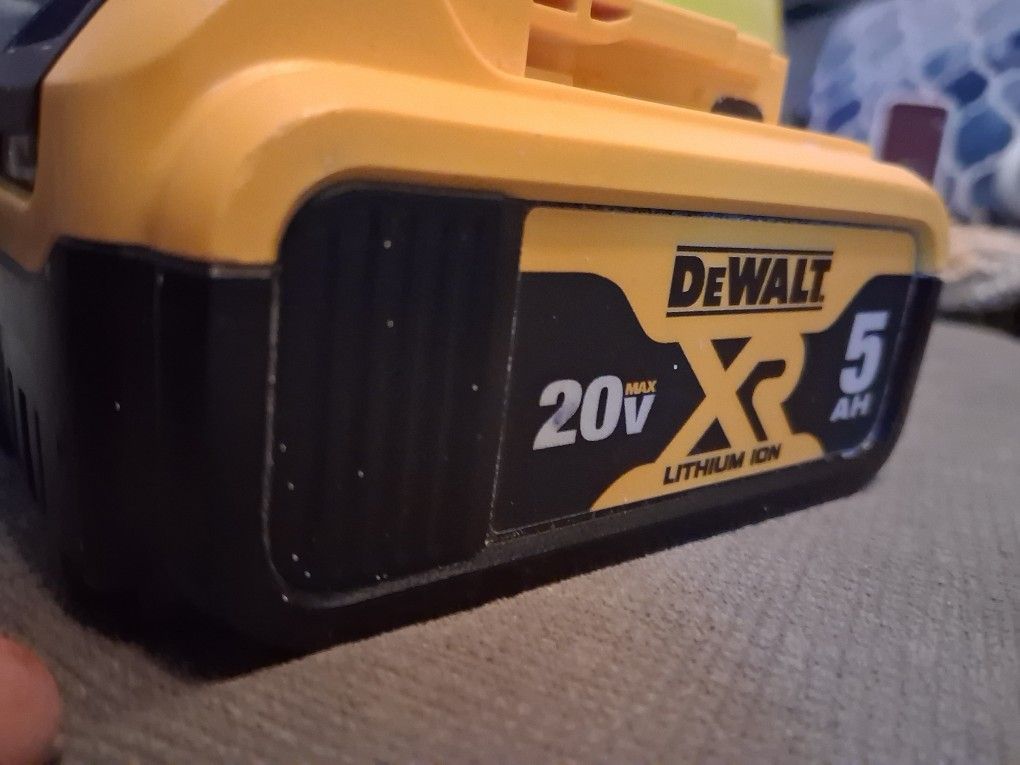 DEWALT DCB2051 20v 5ah Max XR Lithium Ion Power Tool Battery ALMOST NEW!