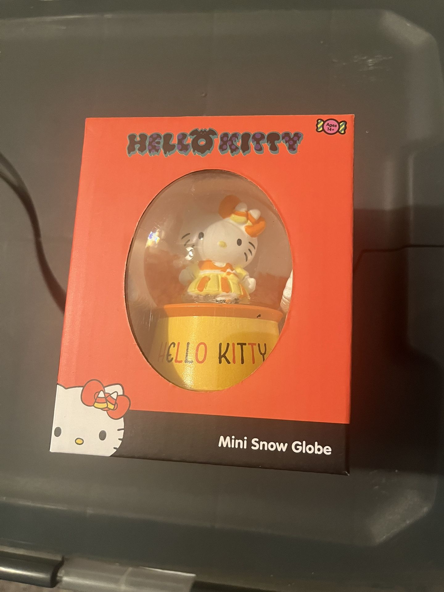 Hello Kitty Halloween Mini Snow Globe