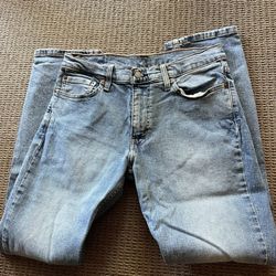 Levi’s Classic Womens Striaght Leg Jeans (32)