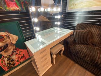 Gorgeous vanity Onsale for $850