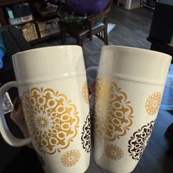 2 mugs 