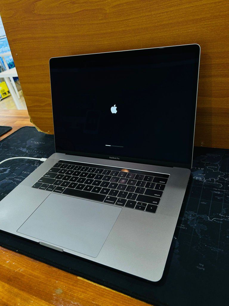 Apple MacBook Pro 15” 2018 2.9Ghz 6CORE i9 32GB 1TB Radeon Pro 555X SEE PICS