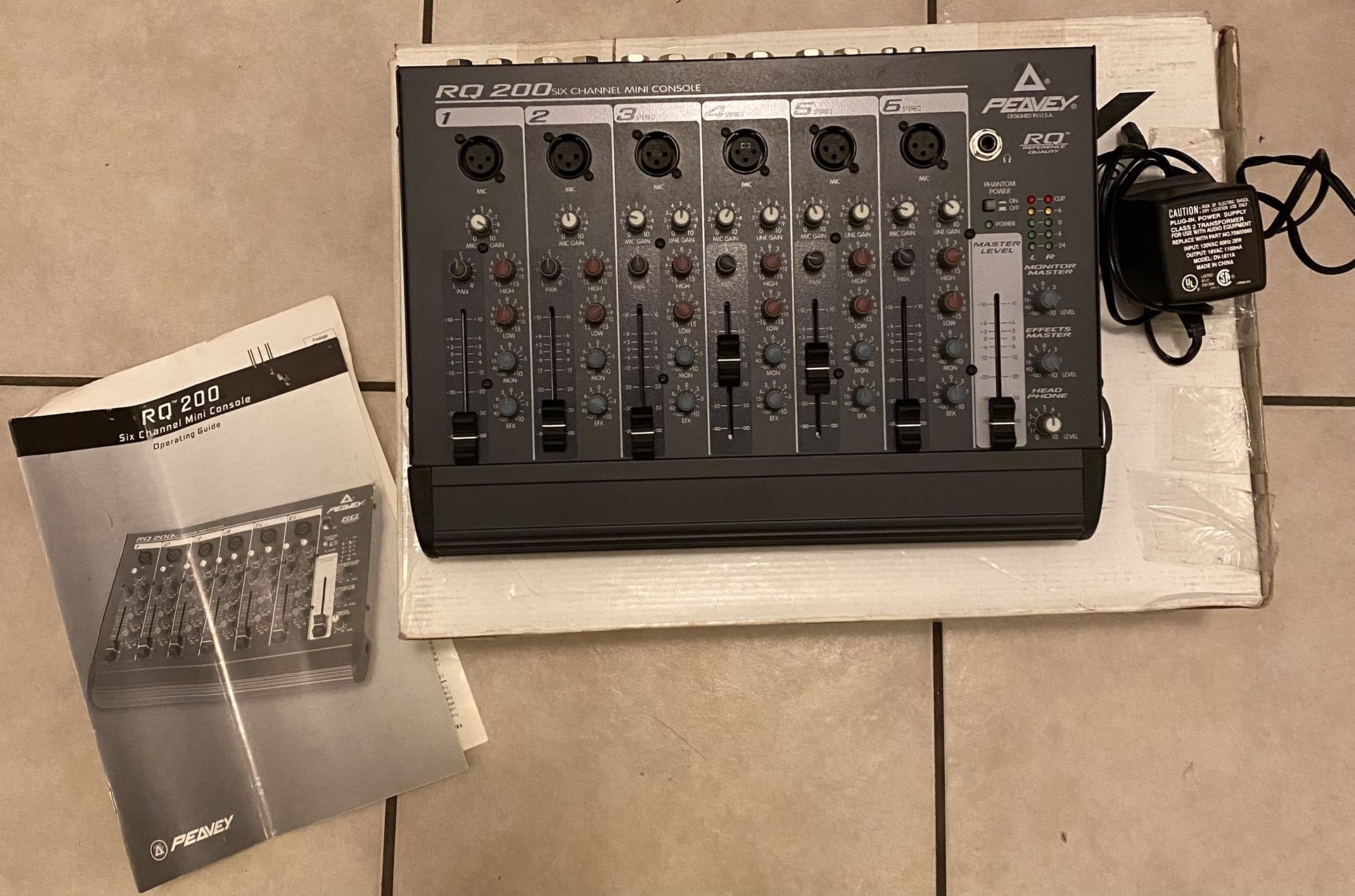 Peavey RQ 200 アナログミキサー Peavey RQ 200 Six Channel Mini Console | Mixing Console