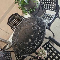 Beautiful Patio Set 5pc/outdoor Dining Set/Outdoor Furniture/Cash Only 