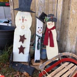 Wooden Snowmen And Sleds