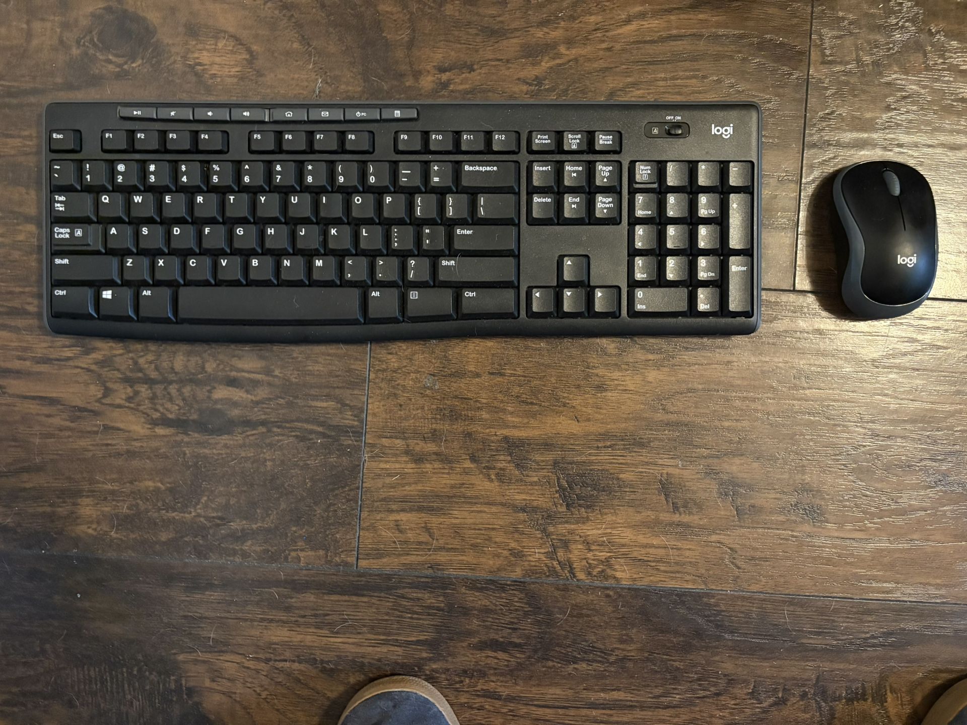 Logitech MK270 Wireless Keyboard and Mouse Combo