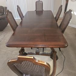 Dining Room  Table  With 8 Chairs 