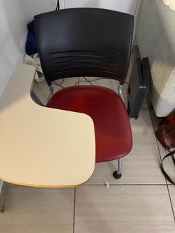 KI Strive 4-Leg ChangeUp Tablet Arm Chair