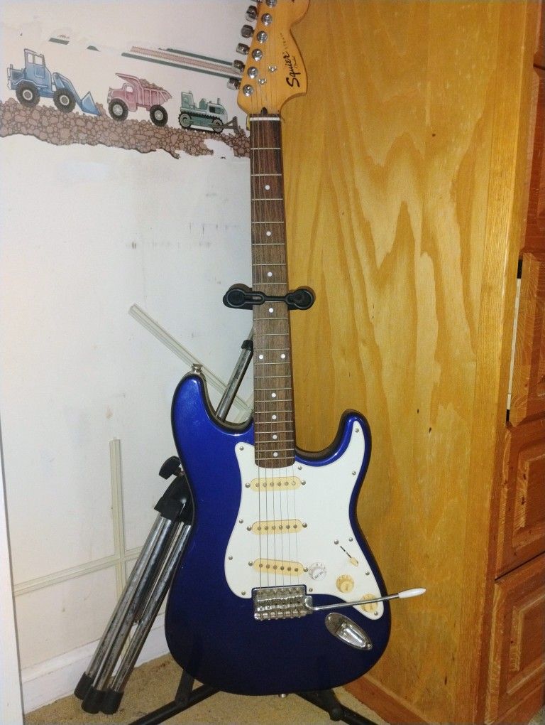 Fender Electric Guitar Squier Strat