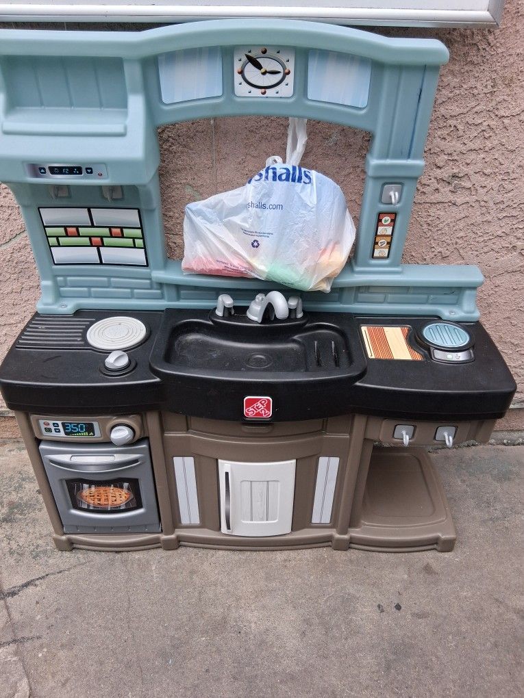 Play Kitchen