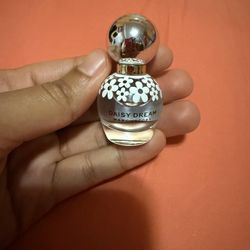 Marc Jacob’s Daisy Dream Perfume Mini (4ml/ 13 oz)
