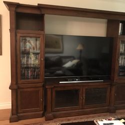 Entertainment center