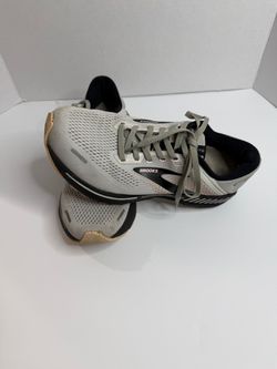 Women's Brooks sneakers