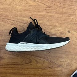 NEW BALANCE TENNIS SHOES 