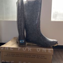 TOMS Calf High rain boot 