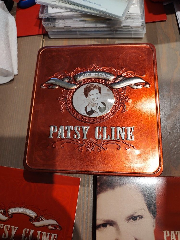 Patsy Cline CD Collection With Tin And Booklet