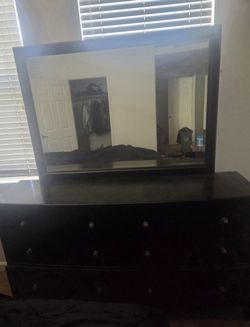 6-Drawer Dresser with Matching Mirror