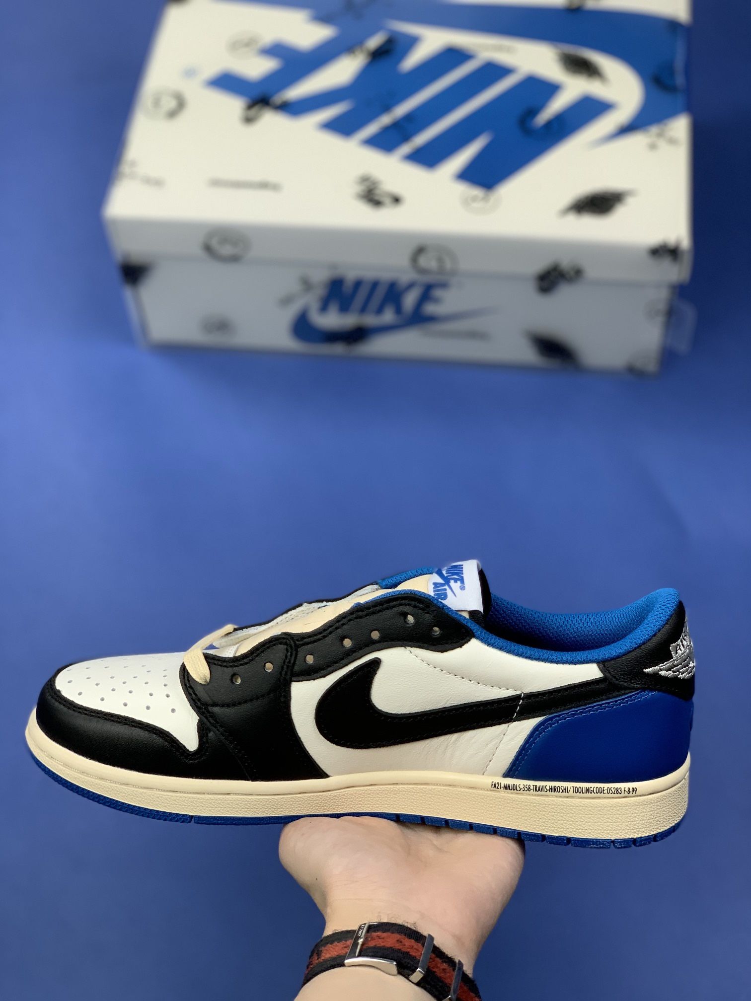 Fragment x Travis Scott SP Jordan 1 Low OG Nova