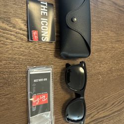 Ray Ban Wayfarer - Brand New