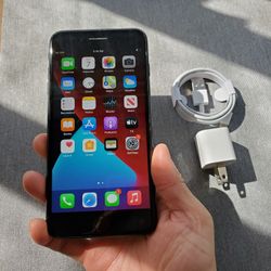 iPhone 7 Plus 128gb - UNLOCKED - Like New 