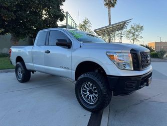 2017 Nissan TITAN