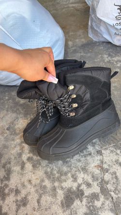 Snow boots
