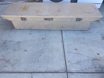 Pick up truck tool box