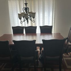 Dining Room Table And Chairs 