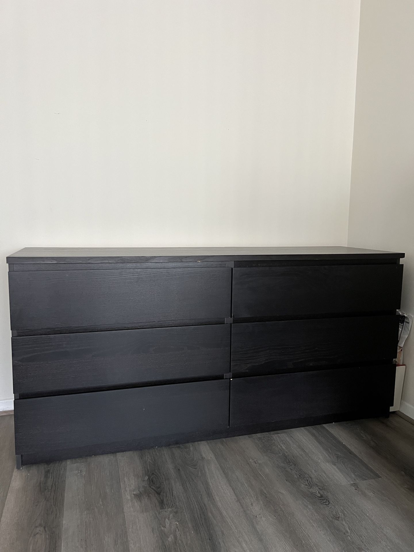 Modern 6-Drawer Dresser – Sleek Black Finish