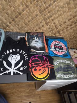 Lot of 5 tees sz Large adult, good conditon