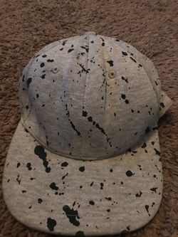 BLACK SPLATTER PAINT HAT
