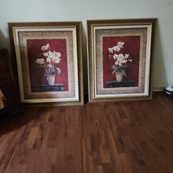 2 Framed Floral Prints
