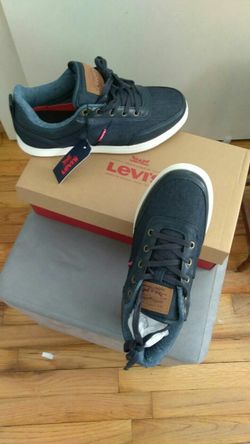 Men's Levi's Sneaker Size 8 new with tag