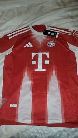 Adidas FC Bayern Munich Soccer Jersey club #17  New with Tags