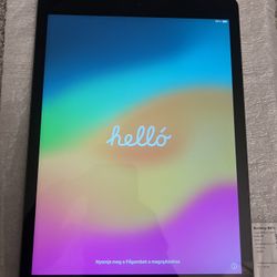 iPad 7th Gen 32 g 10.2in Screen  WiFi 