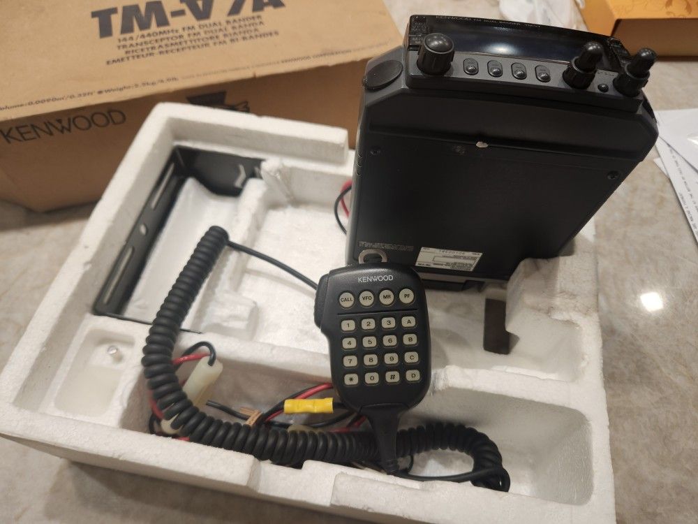Kenwood TM V7A 144 / 440 MHz FM Dual Bander