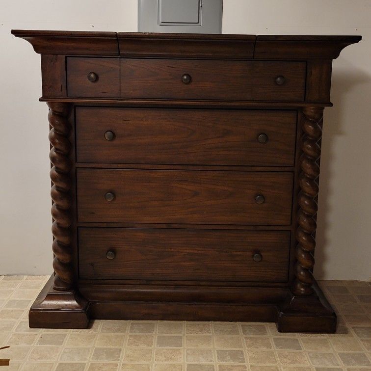 LANE for Eddie Bauer Dresser for Sale in Everett, WA OfferUp